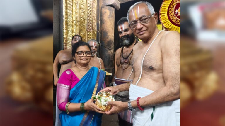 ಶ್ರೀರಂಗನಾಥಸ್ವಾಮಿ ದೇವಾಲಯಕ್ಕೆ ₹66.78 ಲಕ್ಷ ಮೌಲ್ಯದ ಚಿನ್ನದ ಅಷ್ಟಲಕ್ಷ್ಮಿ ಕಲಶ ಕೊಡುಗೆ!