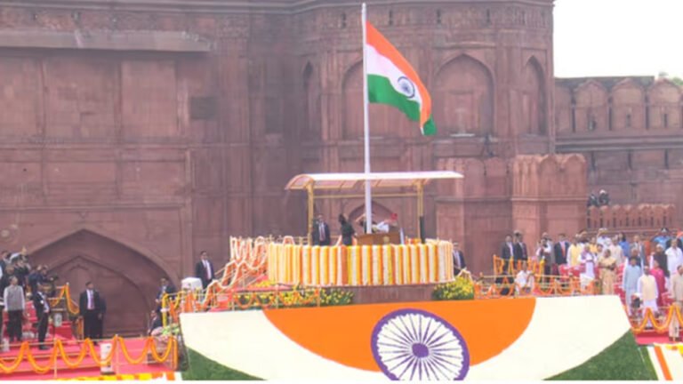 80ನೇ ಸ್ವಾತಂತ್ರ್ಯೋತ್ಸವ: ಕೆಂಪುಕೋಟೆಯಲ್ಲಿ ಧ್ವಜಾರೋಹಣ ನೆರವೇರಿಸಿದ ಪ್ರಧಾನಿ ಮೋದಿ!