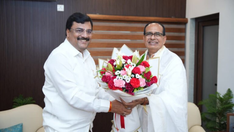 ರೈತರ ಸಂಕಷ್ಟಕ್ಕೆ ಸ್ಪಂದಿಸಿದ ಕೇಂದ್ರ; ಸೆಪ್ಟೆಂಬರ್‌ನಲ್ಲಿ ಕರ್ನಾಟಕಕ್ಕೆ ಶಿವರಾಜ್ ಸಿಂಗ್ ಚೌಹಾಣ್  ಭೇಟಿ!