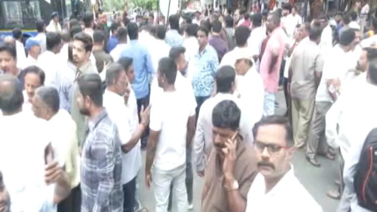 ಸಚಿವ ಸ್ಥಾನ ಸಿಗದಿದ್ದಕ್ಕೆ ಪ್ರಿಯಾಕೃಷ್ಣ ಬೆಂಬಲಿಗರ ತೀವ್ರ ಆಕ್ರೋಶ: ಡಿಕೆಶಿ ಕಾರಿಗೆ ಮುತ್ತಿಗೆ ಯತ್ನ