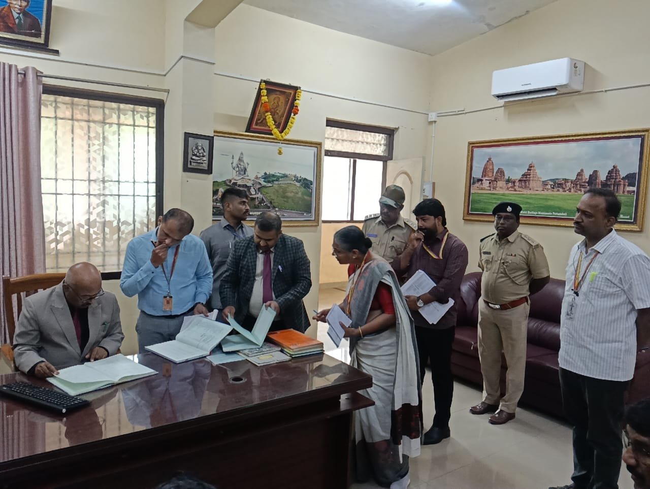 RTO ಕಚೇರಿಗೆ ಉಪಲೋಕಾಯುಕ್ತರ ದಿಢೀರ್ ಭೇಟಿ; ಸಿಬ್ಬಂದಿಗೆ ಖಡಕ್ ಎಚ್ಚರಿಕೆ