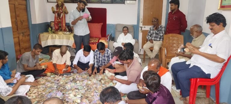 ವೀರೇಶ್ವರ ಪುಣ್ಯಾಶ್ರಮದ ಹುಂಡಿಯಲ್ಲಿ ₹6.36 ಲಕ್ಷ ನಗದು, 1.3 ಗ್ರಾಂ ಚಿನ್ನ: ಒಂದೂವರೆ ತಿಂಗಳ ಸಂಗ್ರಹದ ಎಣಿಕೆ ಕಾರ್ಯ ಯಶಸ್ವಿ
