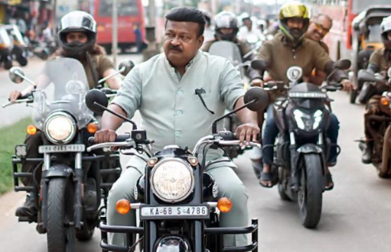 ಹೆಲ್ಮೆಟ್ ಇಲ್ಲದೆ ಬೈಕ್ ಸವಾರಿ: ಶಾಸಕ ಪ್ರಕಾಶ್ ಕೋಳಿವಾಡಗೆ 500 ರೂ. ದಂಡ