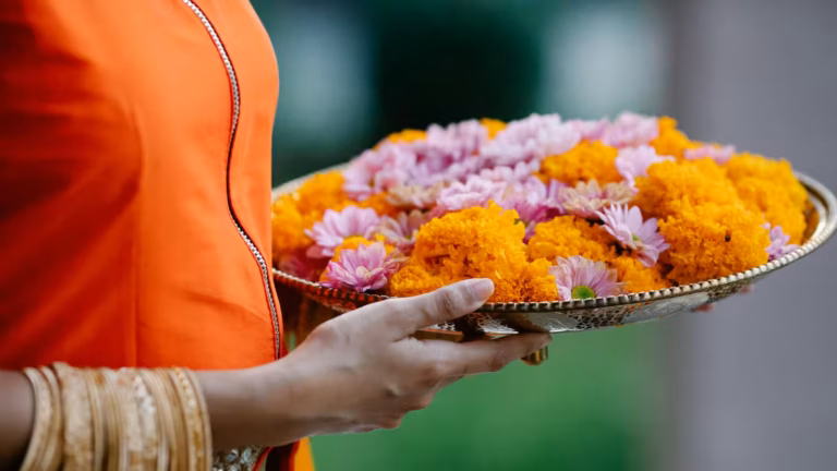 ಪೂಜೆಯ ಹೂವು ಎಸೆಯಬೇಡಿ! ಮನೆಯಲ್ಲೇ ಕೆಮಿಕಲ್‌ ಫ್ರೀ ಧೂಪ ತಯಾರಿಸುವ ಸುಲಭ ವಿಧಾನ