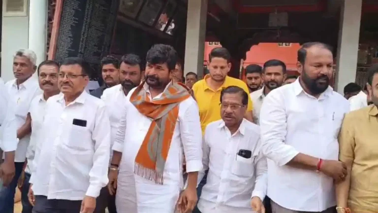 6 ವರ್ಷಗಳ ಬಳಿಕ ಧಾರವಾಡಕ್ಕೆ ವಿನಯ್ ಕುಲಕರ್ಣಿ ವಾಪಸ್: ತವರೂರಲ್ಲಿ ಬೆಂಬಲಿಗರಿಂದ ಅದ್ಧೂರಿ ಸ್ವಾಗತ