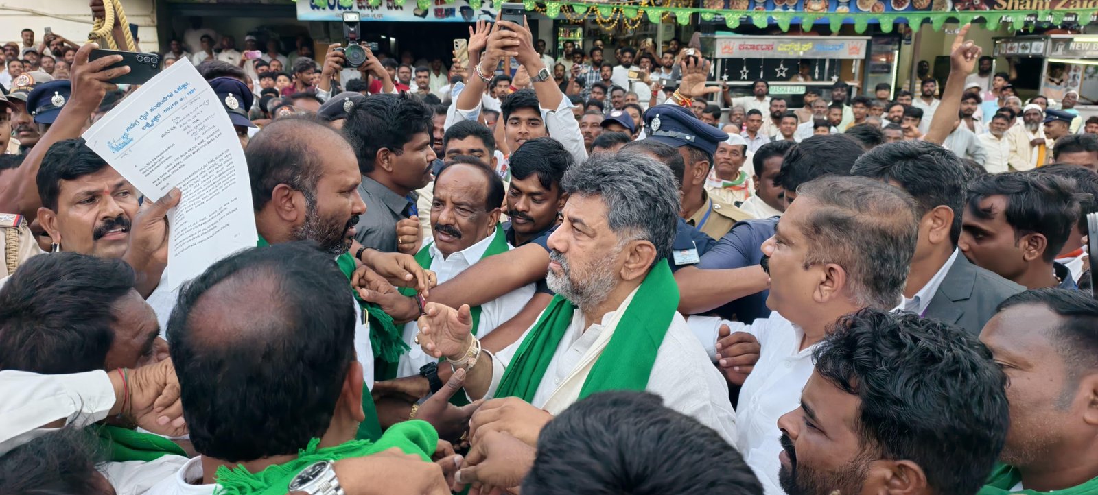ಬರಪಟ್ಟಿಯಿಂದ ಮೂರು ತಾಲೂಕು ಕೈಬಿಟ್ಟಿದ್ದಕ್ಕೆ ರೈತರ ಆಕ್ರೋಶ