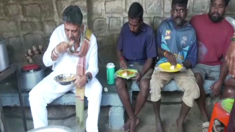 ಯಶವಂತಪುರ ಎಪಿಎಂಸಿಗೆ ಡಿಕೆಶಿ ದಿಢೀರ್ ಭೇಟಿ; ಇಡ್ಲಿ ತಿನ್ನುತ್ತಲೇ ರೈತರ ಸಮಸ್ಯೆ ಕೇಳಿದ CM
