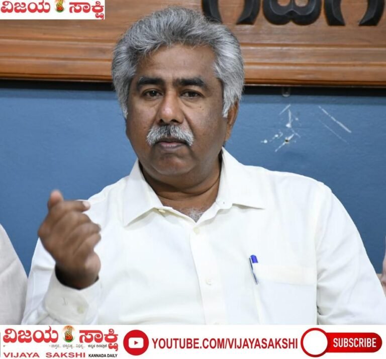 ‘ಪ್ರಜಾ ಸೇವೆ’ ಅರಿವಾಗಿದ್ದು ಮೂರು ವರ್ಷಗಳ ಬಳಿಕವೇ?: ವೆಂಕನಗೌಡ ಆರ್. ಗೋವಿಂದಗೌಡ್ರ ಟೀಕೆ