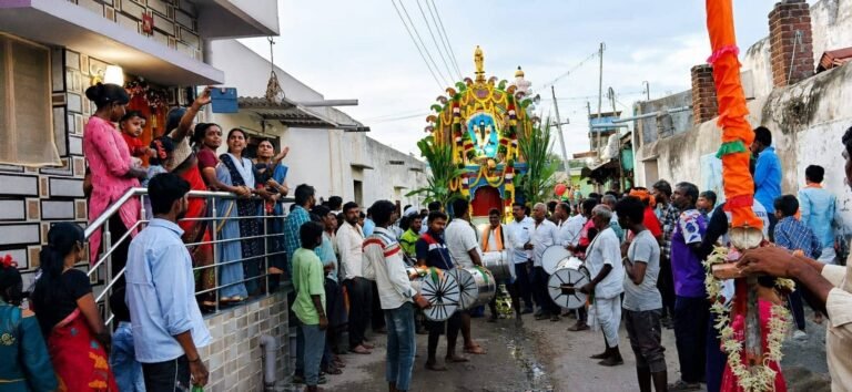 ಸಂಭ್ರಮ–ಸಡಗರದಲ್ಲಿ ಜಕ್ಕಲಿಯ ಕಲ್ಮೇಶ್ವರ ಹುಚ್ಚಯ್ಯ ತೇರು