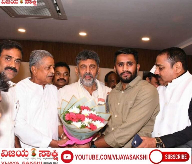 ಹುಬ್ಬಳ್ಳಿ ವಿಮಾನ ನಿಲ್ದಾಣದಲ್ಲಿ ಡಿ.ಕೆ. ಶಿವಕುಮಾರರಿಗೆ ಸ್ವಾಗತ