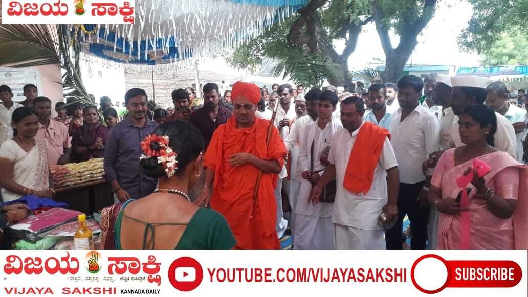 ಮಹಿಳಾ ಸ್ವಾವಲಂಬನೆಗೆ ಮಾಸಿಕ ಸಂತೆ ಆಸರೆ: ಗವಿಸಿದ್ದೇಶ್ವರ ಮಹಾಸ್ವಾಮಿಗಳು