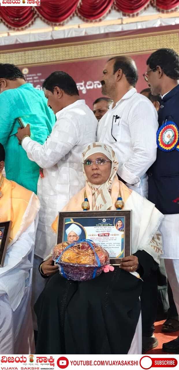 ಮಾಸಾಬಿ ಮಿರ್ಜಿಗೆ ಆದರ್ಶ ಶಿಕ್ಷಕಿ ಪ್ರಶಸ್ತಿ ಪ್ರದಾನ