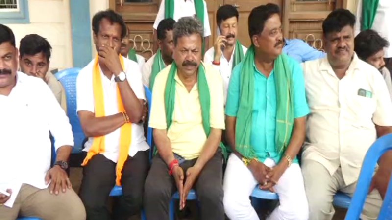 ‘ನನ್ನ ಮೇಲೆ ಹಲ್ಲೆ ನಡೆಸಿದ್ದಾರೆ’: ಪೊಲೀಸರ ವಿರುದ್ಧ ರೇಣುಕಾಚಾರ್ಯ ಗಂಭೀರ ಆರೋಪ