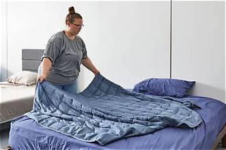 ಸಾಮಾನ್ಯ ಹೊದಿಕೆ ಬಿಟ್ಟು Weighted Blanket ಬಳಸಿದ್ರೆ ನಿದ್ದೆ ಸುಧಾರಿಸುತ್ತಾ? ಅಧ್ಯಯನ ಏನು ಹೇಳುತ್ತೆ?