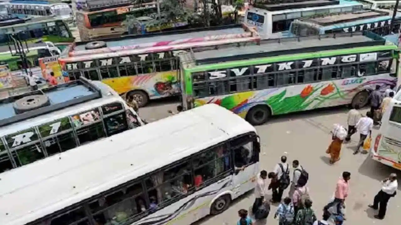 ಹೆಚ್ಚುವರಿ ಶುಲ್ಕ ವಸೂಲಿ ಆರೋಪ; ಖಾಸಗಿ ಬಸ್‌ಗಳ ವಿರುದ್ಧ 3,756 ಕೇಸ್ ದಾಖಲು!