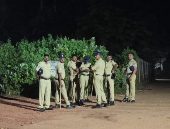 ಭಟ್ಕಳದಲ್ಲಿ ಗಣೇಶ ವಿಸರ್ಜನಾ ಮೆರವಣಿಗೆ ವೇಳೆ ಮಸೀದಿ, ಮದರಸಾ ಮೇಲೆ ಕಲ್ಲು ತೂರಾಟ