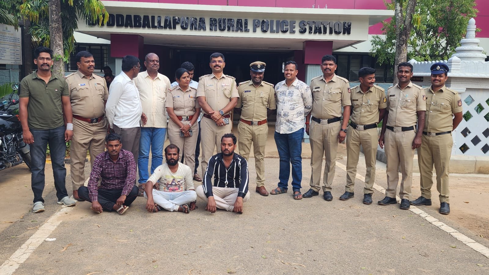 ಗಾರೆ ಕೆಲಸ ಬಿಟ್ಟು ಕಾಲೇಜು ಬಳಿ ಗಾಂಜಾ ಮಾರಾಟಕ್ಕೆ ಇಳಿದಿದ್ದ ಮೂವರು ಆರೋಪಿಗಳು ಅರೆಸ್ಟ್.!