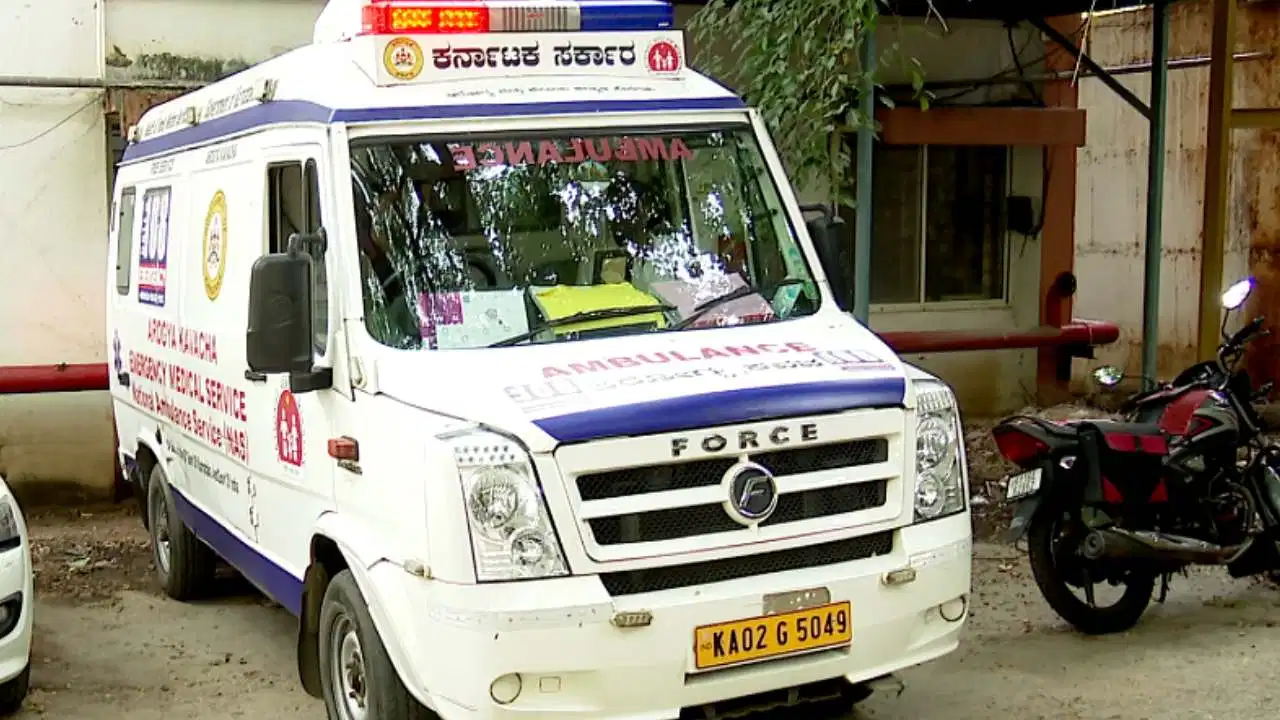 ನಾಳೆಯಿಂದ 108 ಆ್ಯಂಬುಲೆನ್ಸ್ ಸೇವೆ ಸ್ಥಗಿತ? ಸಿಬ್ಬಂದಿಯಿಂದ ಸಾಮೂಹಿಕ ರಾಜೀನಾಮೆ ಎಚ್ಚರಿಕೆ