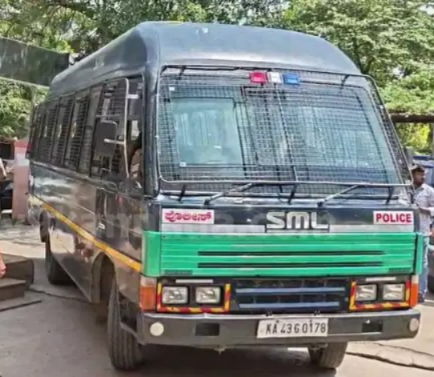 ಆನೇಕಲ್‌ನಲ್ಲಿ ಅಕ್ರಮ ಪಿಸ್ತೂಲ್ ಮಾರಾಟ; ಏಳು ಮಂದಿ ಬಂಧನ!