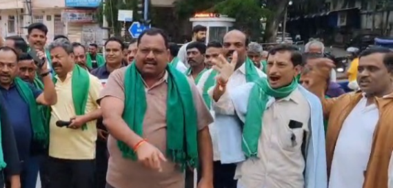ಭದ್ರಾ ಬಲದಂಡೆ ನಾಲೆಗೆ ನೀರು ಹರಿಸಲು ಆಗ್ರಹ; ಹೆದ್ದಾರಿ ತಡೆದು ರೈತರ ಪ್ರತಿಭಟನೆ!