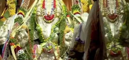ಗಣೇಶ ಚತುರ್ಥಿ 2026: ಬಸವನಗುಡಿ ದೊಡ್ಡ ಗಣಪತಿ ದೇಗುಲದಲ್ಲಿ ಭಕ್ತರ ದಂಡು; 1,000 ಲೀಟರ್ ಹಾಲಿನ ಅಭಿಷೇಕ