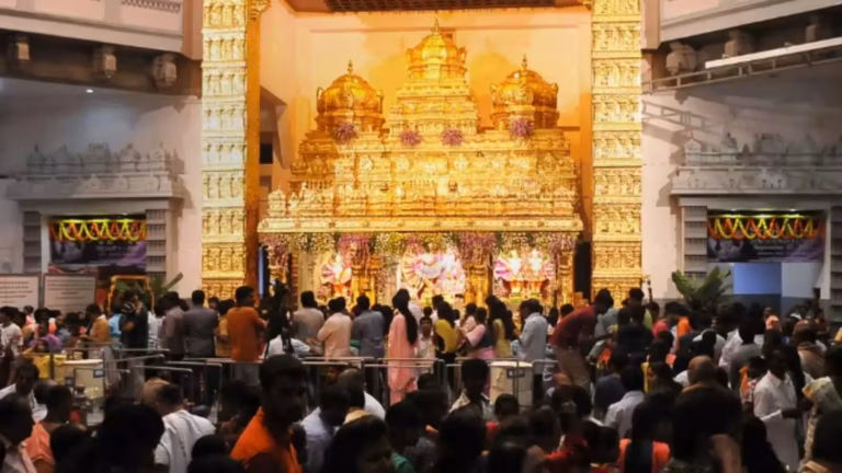 Krishna Janmashtami: ಬೆಂಗಳೂರಿನ ಇಸ್ಕಾನ್‌ನಲ್ಲಿ ಕೃಷ್ಣ ಜನ್ಮಾಷ್ಟಮಿ ಸಂಭ್ರಮ; 3 ಲಕ್ಷ ಭಕ್ತರ ನಿರೀಕ್ಷೆ!