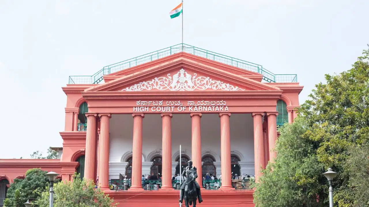 ವಂದೇ ಮಾತರಂ 2 ಚರಣಕ್ಕೆ ಸೀಮಿತಗೊಳಿಸಿದ ಸರ್ಕಾರದ ಆದೇಶ ಪ್ರಶ್ನಿಸಿ ಹೈಕೋರ್ಟ್‌ಗೆ ರಿಟ್ ಅರ್ಜಿ
