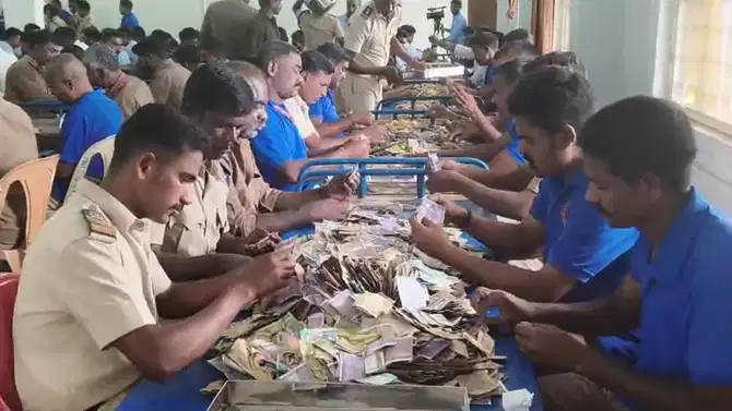 ಮಾದಪ್ಪನ ಹುಂಡಿ ಎಣಿಕೆ ಮುಕ್ತಾಯ: 34 ದಿನದಲ್ಲಿ 2.21 ಕೋಟಿ ರೂ. ಕಾಣಿಕೆ ಸಂಗ್ರಹ!