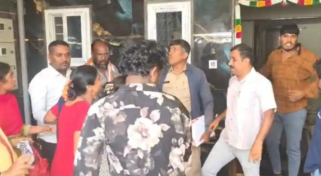 ಮನೆ ಮುಂದೆ ಆಟವಾಡುತ್ತಿದ್ದ 3 ವರ್ಷದ ಬಾಲಕಿ ಅನುಮಾನಾಸ್ಪದ ಸಾವು; ಮಲತಾಯಿ ಮೇಲೆ ಕೊಲೆ ಆರೋಪ!