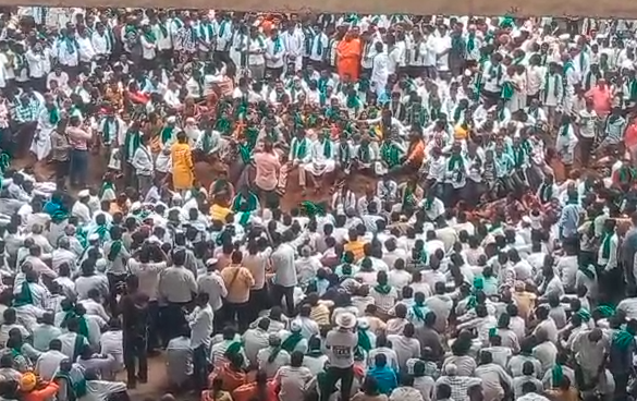 ಹುಬ್ಬಳ್ಳಿಯಲ್ಲಿ ತೀವ್ರಗೊಂಡ ಕಬ್ಬು ಬೆಳೆಗಾರರ ಹೋರಾಟ: 31 ಜಿಲ್ಲೆಗಳ ಲಕ್ಷಾಂತರ ರೈತರಿಂದ ಬೃಹತ್ ಪ್ರತಿಭಟನೆ!