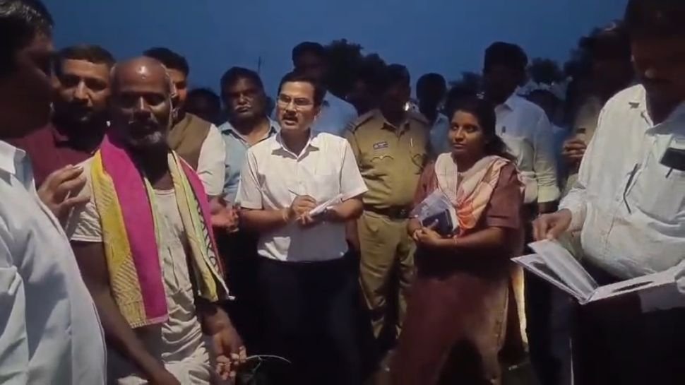 ಕತ್ತಲಾದರೂ ನಿಲ್ಲದ ಬರ ಅಧ್ಯಯನ; ಮೊಬೈಲ್ ಟಾರ್ಚ್‌ನಲ್ಲಿ ಬೆಳೆ ವೀಕ್ಷಿಸಿದ ಕೇಂದ್ರ ತಂಡ