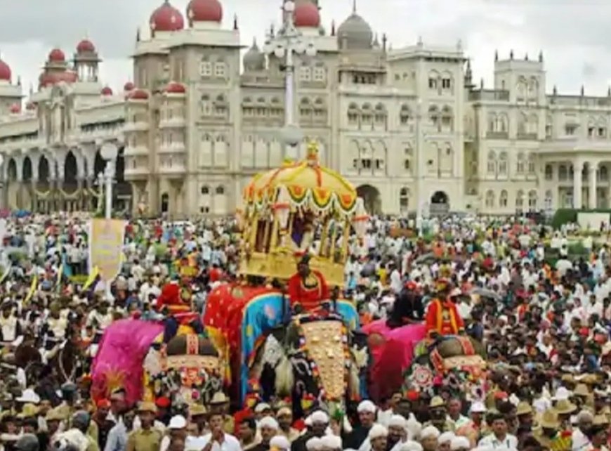 ದಸರಾ ರಜೆಯಲ್ಲೂ ಖಾಸಗಿ ಶಾಲೆಗಳಲ್ಲಿ ಕ್ಲಾಸ್: ಹಿಂದೂಪರ ಸಂಘಟನೆಗಳಿಂದ ಭಾರಿ ಆಕ್ರೋಶ