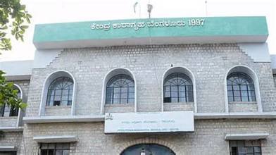 ಪರಪ್ಪನ ಅಗ್ರಹಾರ ಜೈಲಿನಲ್ಲಿ ಮತ್ತೆ ಭದ್ರತಾ ಲೋಪ; ಮೊಬೈಲ್, 3 ಸಿಮ್, ₹8,500 ನಗದು ಪತ್ತೆ