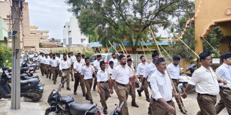 ರಾಮನಗರದಲ್ಲಿ RSS ಕಾರ್ಯಕರ್ತರಿಂದ ಆಕರ್ಷಕ ಪಥಸಂಚಲನ: ಬಿಗಿ ಪೊಲೀಸ್ ಬಂದೋಬಸ್ತ್!