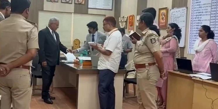 ಬೆಂಗಳೂರಿನ RTO ಕಚೇರಿಗಳಲ್ಲಿ ಬ್ರೋಕರ್‌ಗಳ ಹಾವಳಿ? ನಿವೃತ್ತ ನೌಕರರ ವಿರುದ್ಧ ಗಂಭೀರ ಆರೋಪ