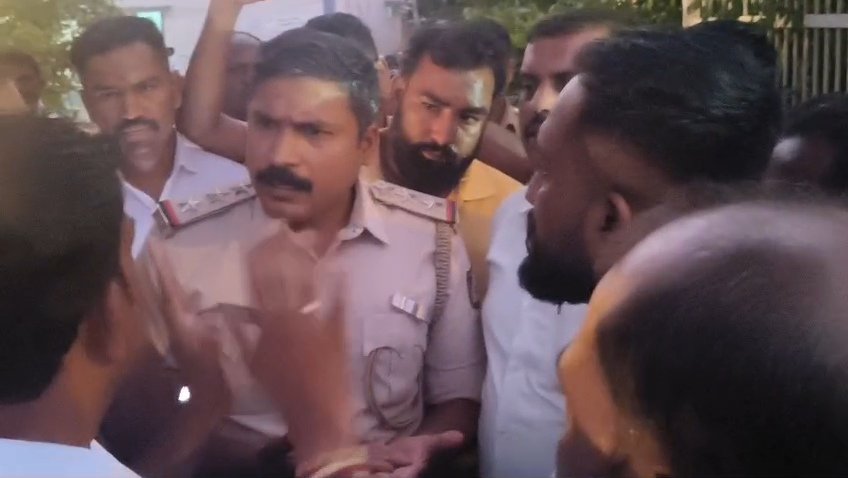 ಲಕ್ಷ್ಮೇಶ್ವರದಲ್ಲಿ ಯುವಕನ ಮೇಲೆ ಹಲ್ಲೆ ಆರೋಪ: ಆರೋಪಿಗಳ ಬಂಧನಕ್ಕೆ ಪಟ್ಟು, ಪೊಲೀಸರೊಂದಿಗೆ ವಾಗ್ವಾದ