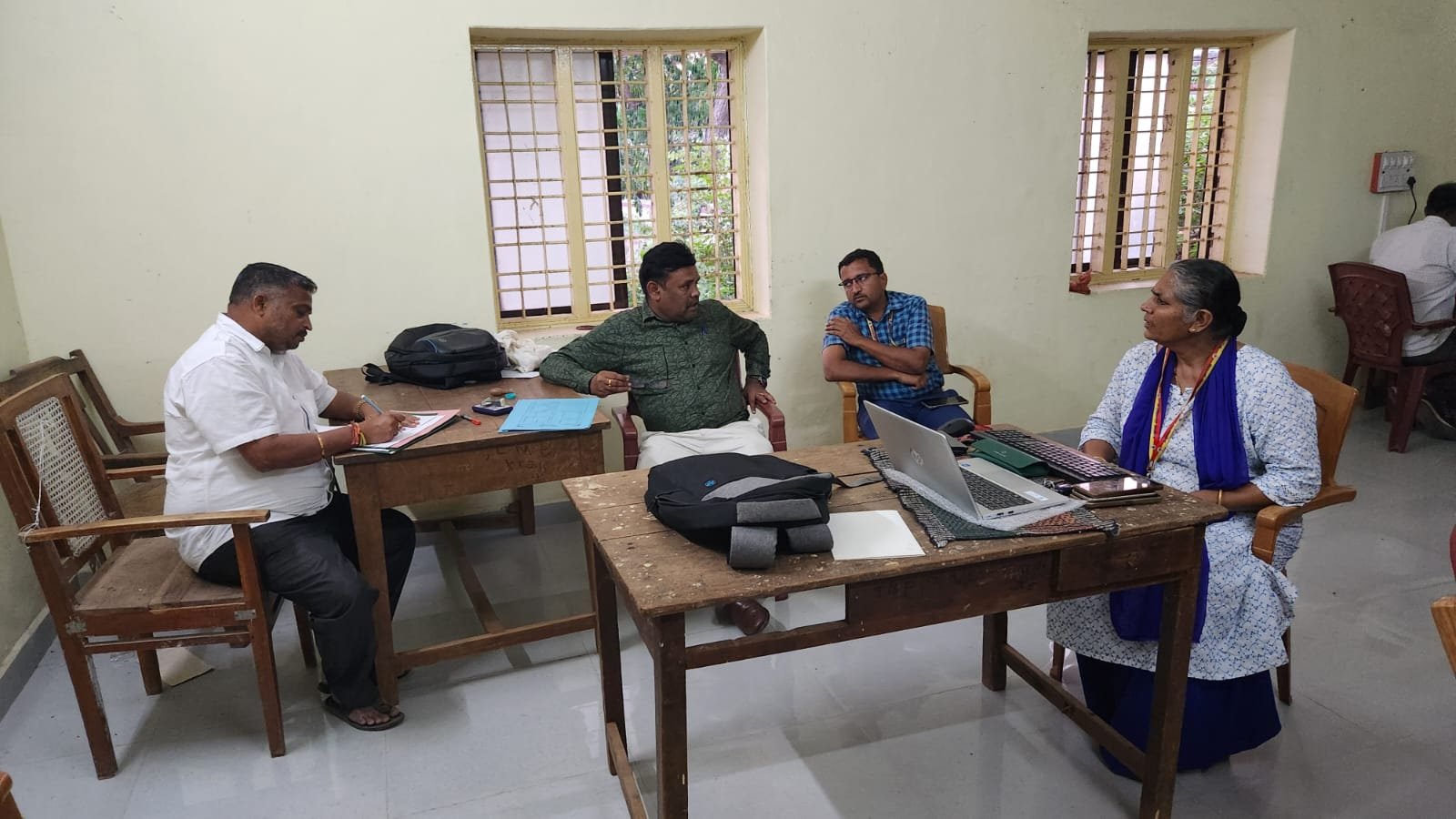 ಗದಗ: ಹೆಸ್ಕಾಂ ಸೆಕ್ಷನ್ ಆಫೀಸರ್, ವಿದ್ಯುತ್ ಗುತ್ತಿಗೆದಾರ ಲೋಕಾಯುಕ್ತರ ಬಲೆಗೆ