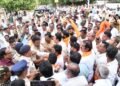 ಗದಗದಲ್ಲಿ ಮತಗಟ್ಟೆಯಲ್ಲೇ ಬಿಜೆಪಿ–ಕಾಂಗ್ರೆಸ್ ಕಾರ್ಯಕರ್ತರ ಕಿತ್ತಾಟ! ಘೋಷಣೆ, ತಳ್ಳಾಟದಿಂದ ಬಿಗುವಿನ ವಾತಾವರಣ!