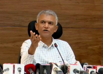 ಬೆಂಗಳೂರಿನಲ್ಲಿ ಕಸ ಸಂಗ್ರಹ ಸಿಬ್ಬಂದಿಯ ಕಳ್ಳಾಟಕ್ಕೆ ಬ್ರೇಕ್: ಫೇಸ್ ರೆಕಗ್ನಿಷನ್, ವಾಹನಗಳಿಗೆ ಜಿಪಿಎಸ್ ಕಡ್ಡಾಯ!