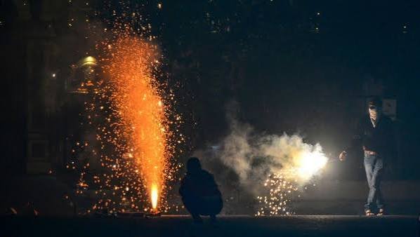 ದೀಪಾವಳಿಗೆ ಬೆಂಗಳೂರಿನಲ್ಲಿ ಪೊಲೀಸ್ ಕಟ್ಟೆಚ್ಚರ; ರಾತ್ರಿ 8ರಿಂದ 10ರವರೆಗೆ ಮಾತ್ರ ಪಟಾಕಿ ಸಿಡಿಸಲು ಅವಕಾಶ!
