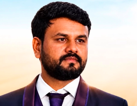 ದೇವನಹಳ್ಳಿ ಬಳಿ ಭೀಕರ ರಸ್ತೆ ಅಪಘಾತ: ಗ್ಯಾಸ್ ಲಾರಿಗೆ ರೇಂಜ್ ರೋವರ್ ಕಾರು ಡಿಕ್ಕಿ, ಓರ್ವ ಸ್ಥಳದಲ್ಲೇ ಸಾವು!
