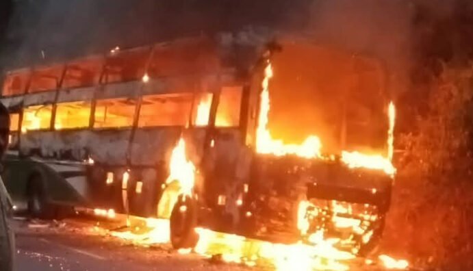 ಚಲಿಸುತ್ತಿದ್ದ ಸ್ಲೀಪರ್ ಬಸ್‌ನಲ್ಲಿ ಬೆಂಕಿ; ಚಾಲಕನ ಸಮಯಪ್ರಜ್ಞೆಯಿಂದ ತಪ್ಪಿದ ಭಾರೀ ಅನಾಹುತ!