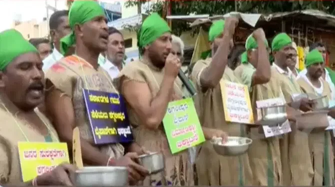 ಬೈಪಾಸ್ಗಾಗಿ ಭಿಕ್ಷಾಟನೆಗೆ ಇಳಿದ ಜನರು! NHAI ವಿರುದ್ಧ ಕಗ್ಗಲಿಪುರ ನಿವಾಸಿಗಳ ವಿನೂತನ ಪ್ರತಿಭಟನೆ