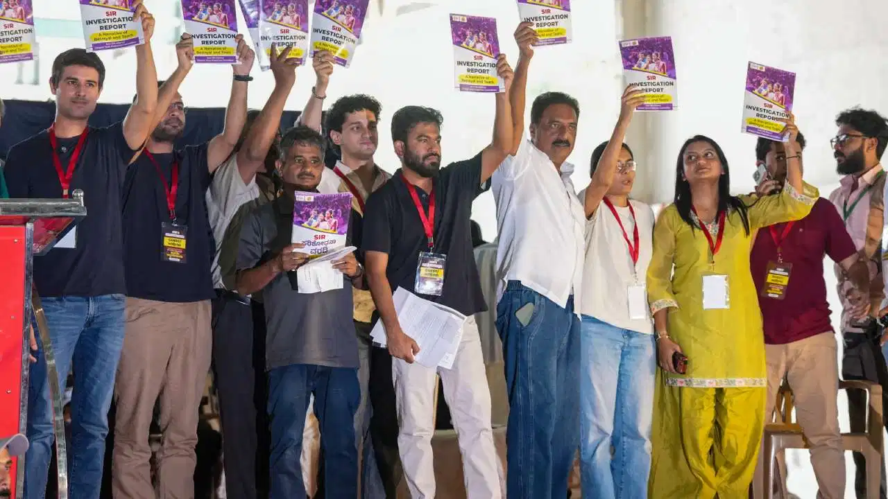 ಬೆಂಗಳೂರಿನಲ್ಲಿ SIR ವಿರುದ್ಧ ಸಿಜೆಪಿ ಪ್ರೊಟೆಸ್ಟ್: ಚುನಾವಣಾ ಆಯೋಗದ ವಿರುದ್ಧ ದೀಪ್ಕೆ, ಧ್ರುವ್ ರಾಠಿ, ಪ್ರಕಾಶ್​ ರಾಜ್​​ ಕಿಡಿ!