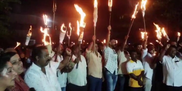 ಮೆಸ್ಕಾಂ ವೈಫಲ್ಯ ಖಂಡಿಸಿ ಉಡುಪಿಯಲ್ಲಿ ಬಿಜೆಪಿಯಿಂದ ಪಂಜಿನ ಮೆರವಣಿಗೆ!
