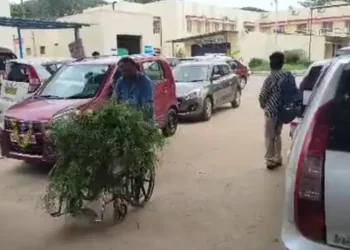 ನೆಲಮಂಗಲ ಸರ್ಕಾರಿ ಆಸ್ಪತ್ರೆಯಲ್ಲಿ ವ್ಹೀಲ್ ಚೇರ್ನಲ್ಲಿ ಕಸ ಸಾಗಣೆ!