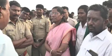 ಸರ್ವೇ ನಂಬರ್ ಪರಿಶೀಲಿಸದೆ ಟ್ರ್ಯಾಕ್ಟರ್ ನುಗ್ಗಿಸಿದ ತಹಸೀಲ್ದಾರ್: ಜೋಳ, ಹತ್ತಿ ಬೆಳೆ ಧ್ವಂಸ!